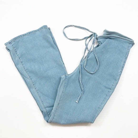 Light wash high rise flare denim jeans - Picture 2 of 5